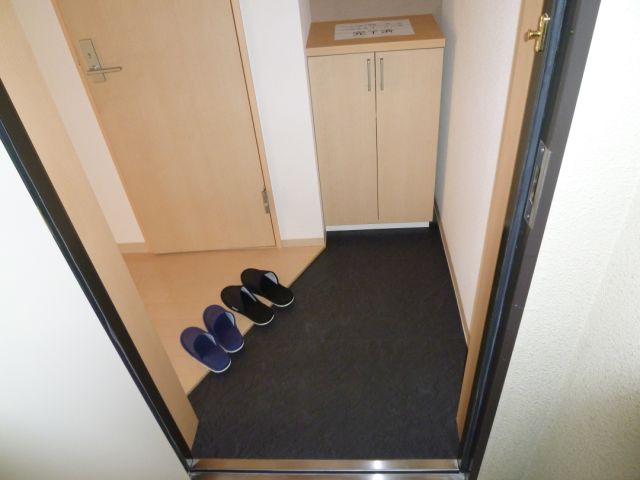 玄関　下駄箱付の玄関です。