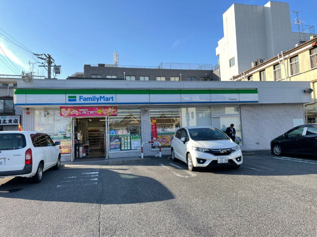 コンビニ　ファミリーマート（コンビニ）まで50m
