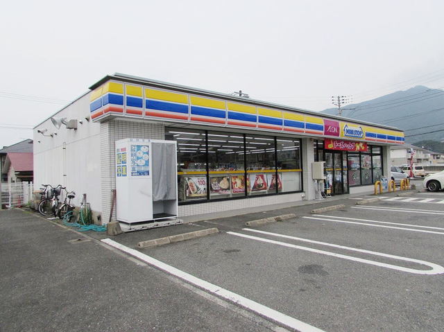 コンビニ　ミニストップ上須恵店（コンビニ）まで700m