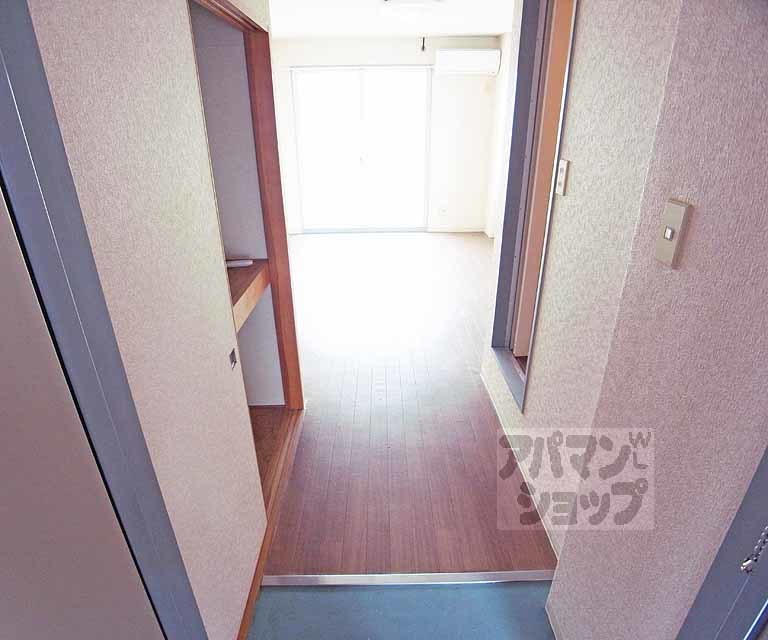 その他部屋・スペース　玄関からの廊下です