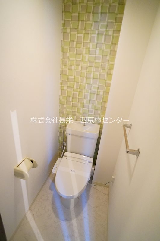 トイレ　※同タイプ205号室の参考写真です★（実際のお部屋とは異なり