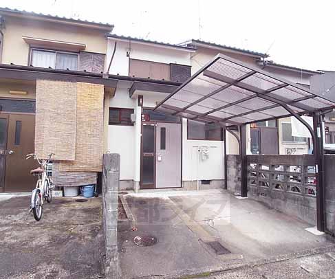 修学院中林町貸家の建物外観