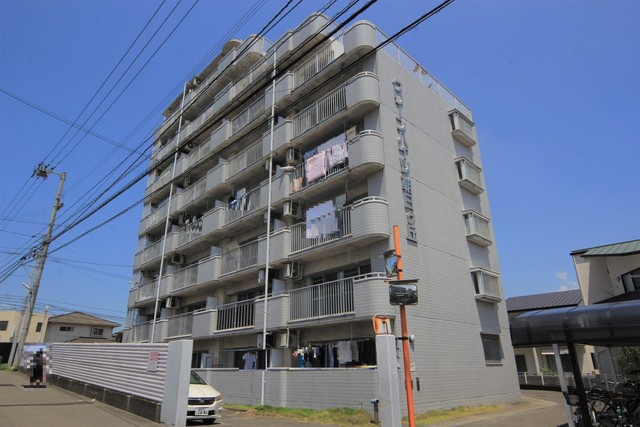 【松山市朝日ケ丘のマンションの建物外観】