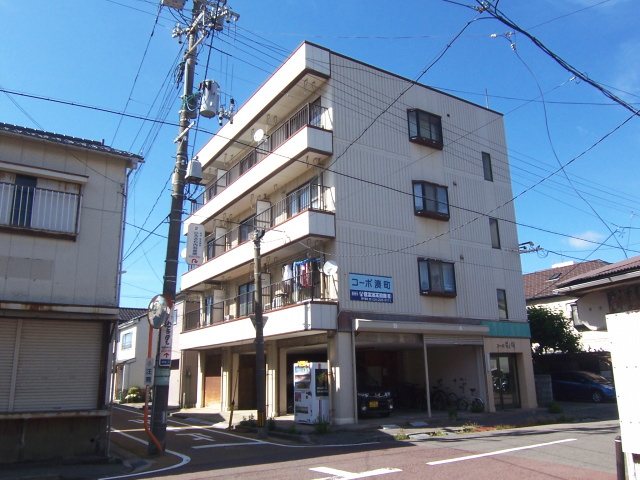 コーポ湊町の建物外観