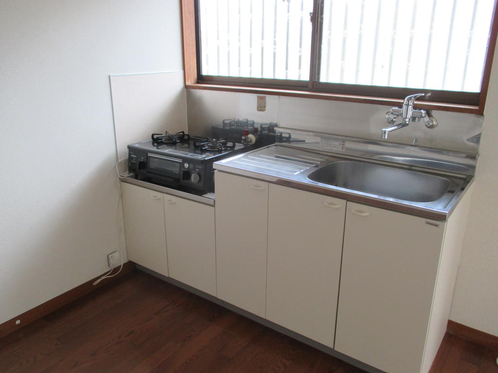 キッチン　換気に便利な窓付きキッチン