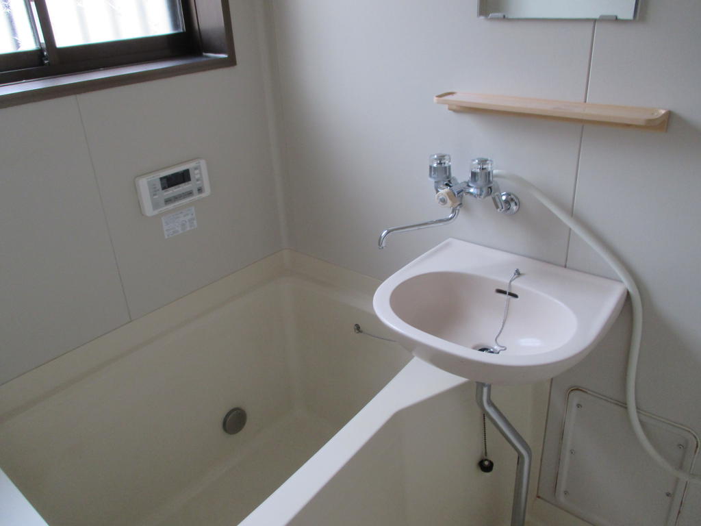 バス・シャワールーム　窓付きユニットバス