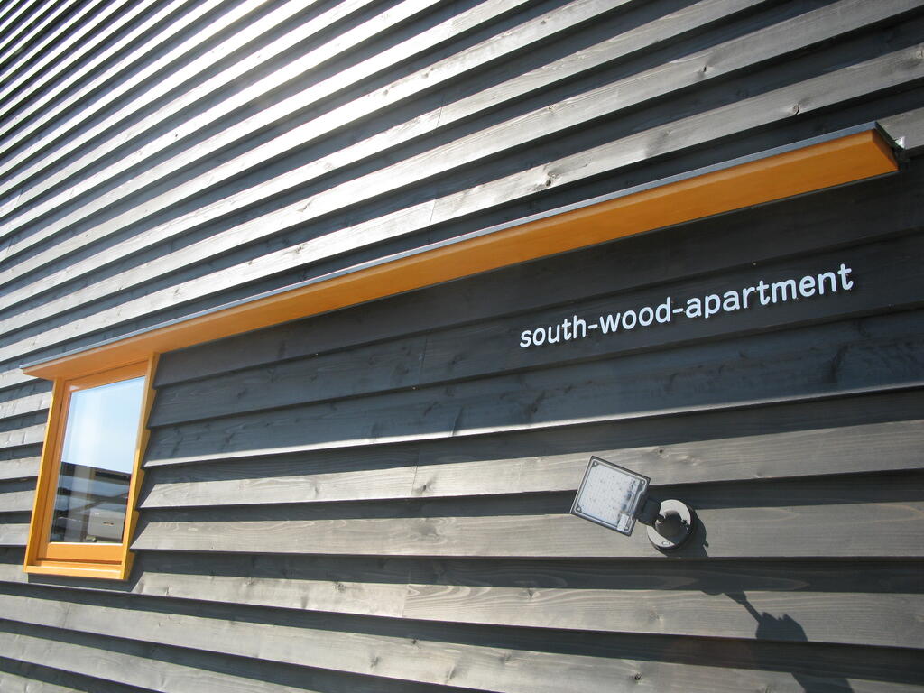 south wood apartmentの建物外観