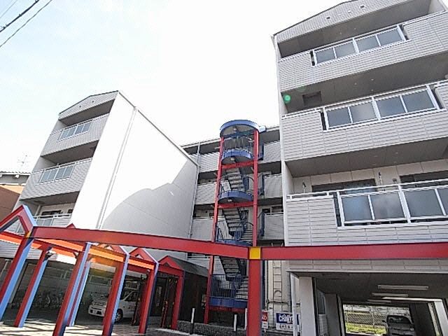 【大和高田市日之出東本町のマンションの建物外観】