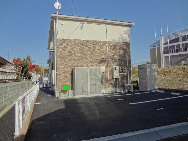 仙台市青葉区小松島新堤のアパートの建物外観