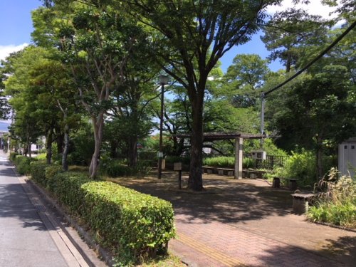 【静岡市葵区東草深町のアパートの公園】