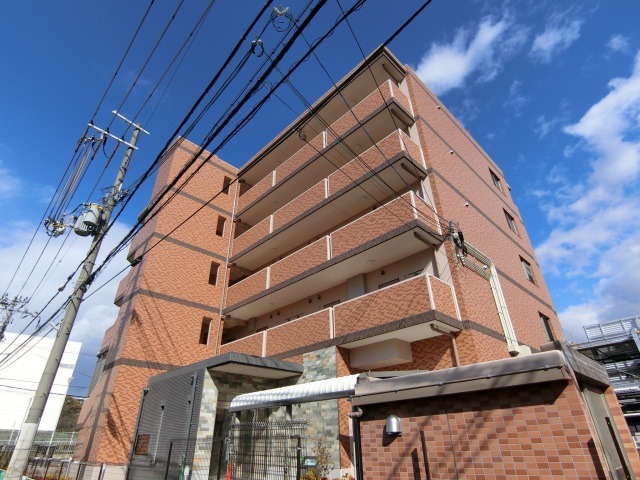 茨木市西田中町のマンションの建物外観