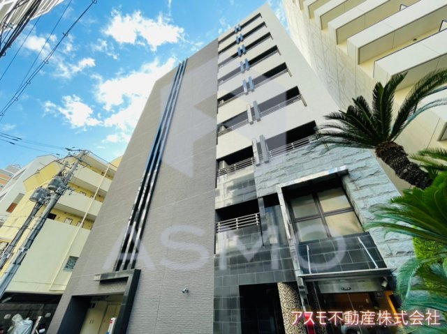 大阪市中央区十二軒町のマンションの建物外観