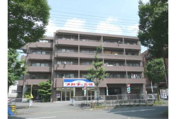 【京都市左京区修学院沖殿町のマンションの建物外観】