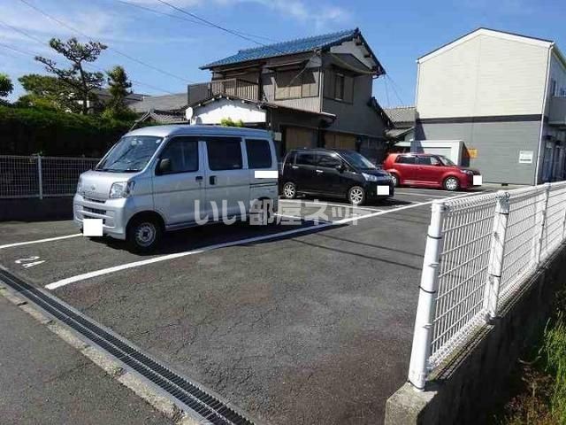 【シテイハイツロイヤルの駐車場】