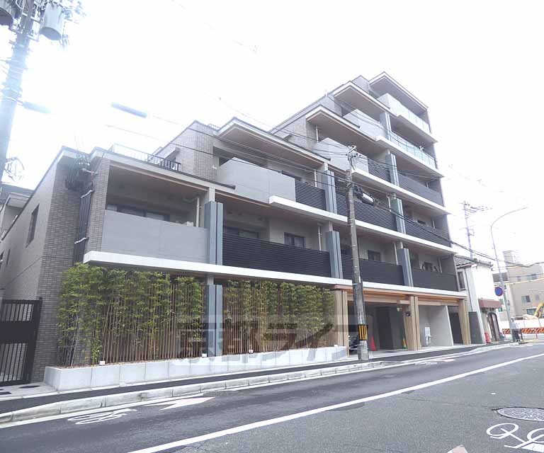 京都市上京区元新在家町のマンションの建物外観