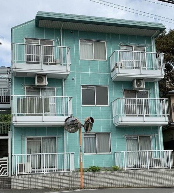 横浜市青葉区新石川のマンションの建物外観