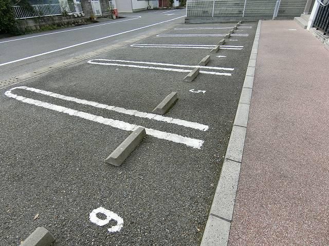 【大垣市宿地町のアパートの駐車場】