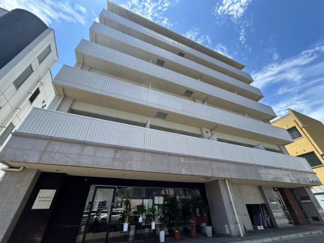 【姫路市西駅前町のマンションの建物外観】