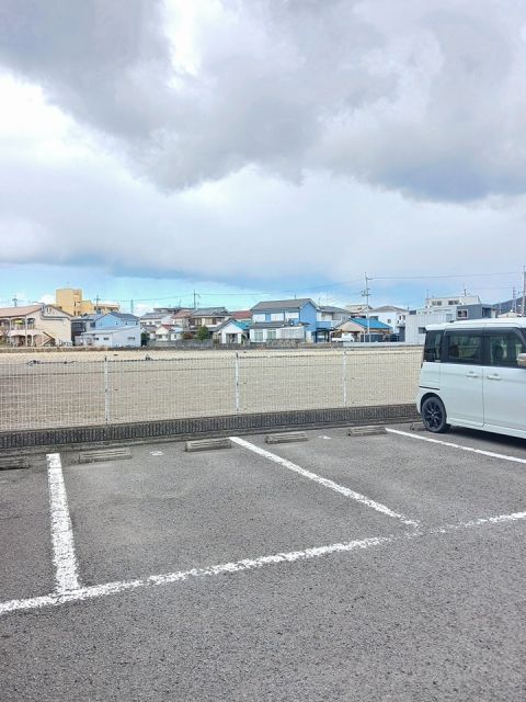 【和歌山市福島のアパートの駐車場】