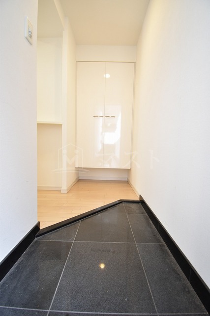 玄関　※建物内別間取参考写真