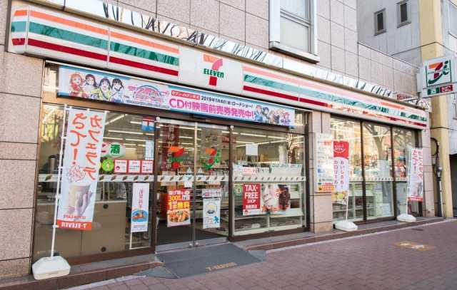 【新宿区早稲田鶴巻町のマンションのコンビニ】