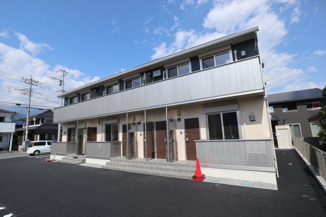 【南巨摩郡富士川町青柳町のアパートの建物外観】