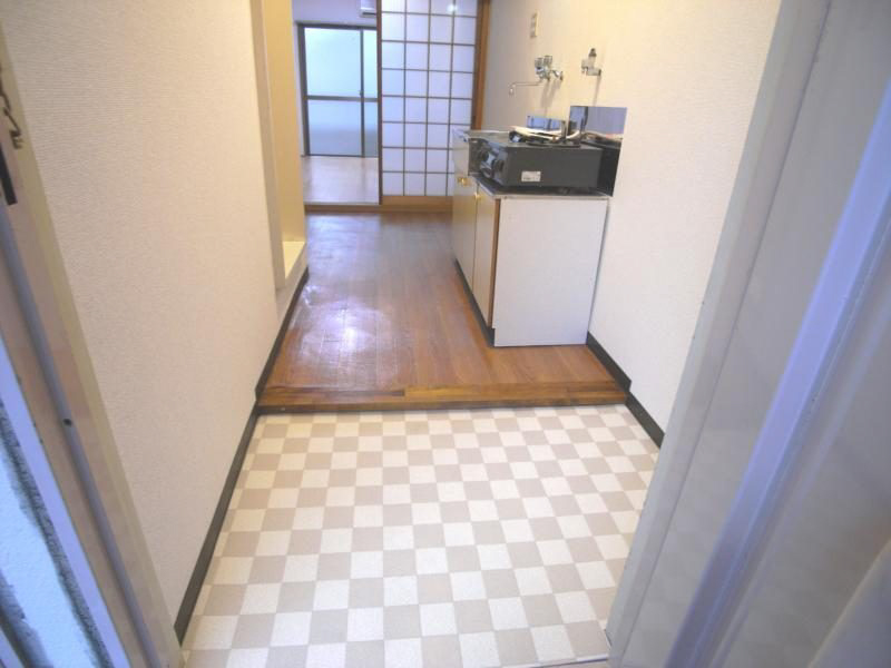 玄関　写真は105号(別部屋の写真もあり)