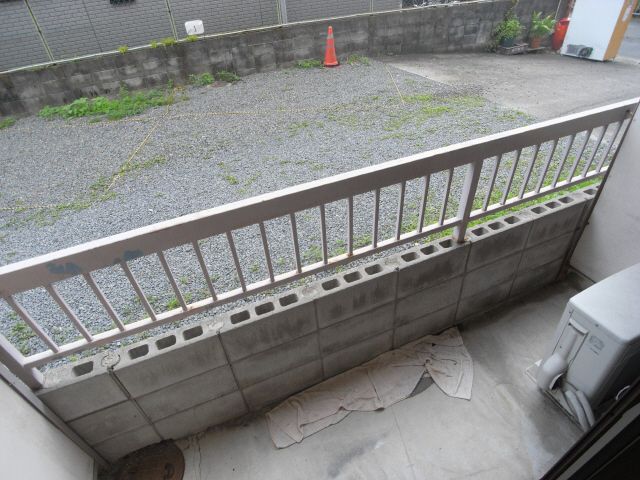 バルコニー　写真は105号(別部屋の写真もあり)