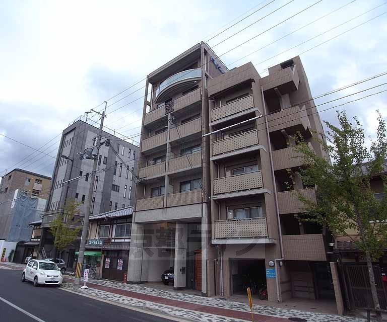 【三宅ビルの建物外観】