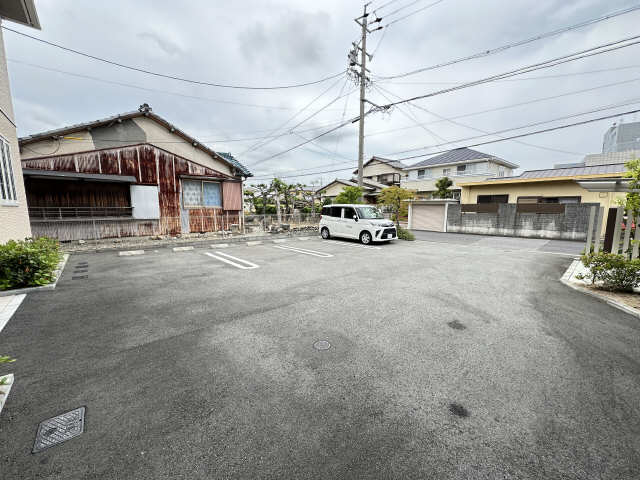 【アンビエンテ新町の駐車場】