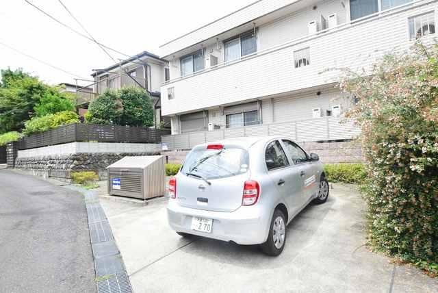 【町田市南大谷のマンションの駐車場】