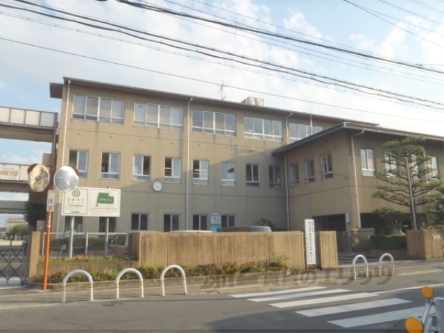 【城陽市富野のマンションの小学校】