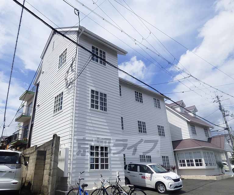 京都市右京区常盤出口町のマンションの建物外観