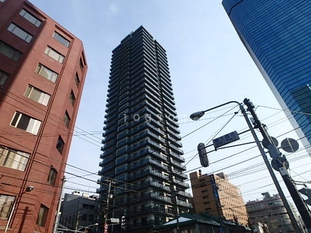 札幌市中央区南一条西のマンションの建物外観