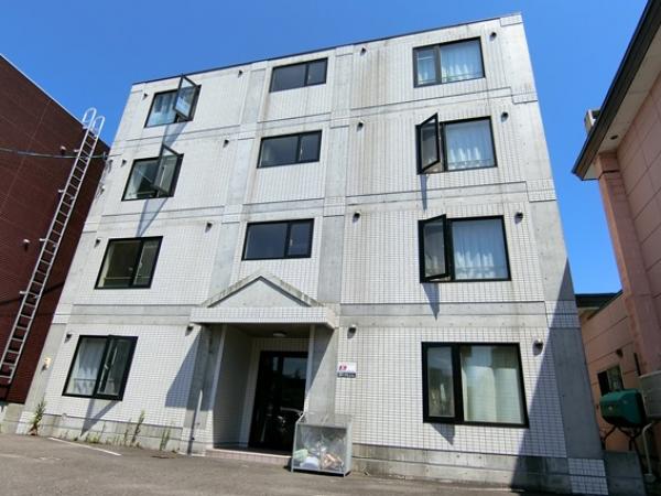 【江別市野幌代々木町のマンションの建物外観】