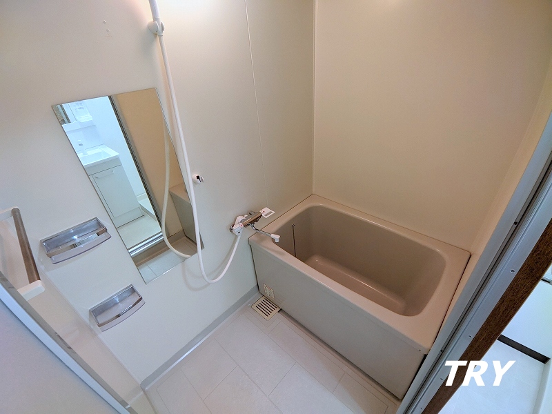 バス・シャワールーム　シャワー付き