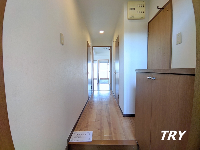 玄関　下駄箱付です。