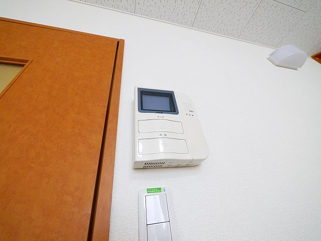 セキュリティ　お顔が見えるモニター付きインターホンもございます。