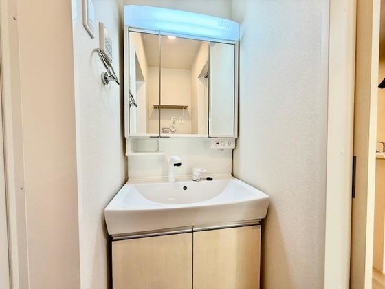 洗面設備　※掲載写真は同マンション別部屋参考写真となります。