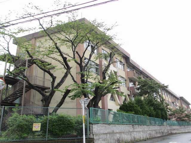 中学校　市立椚田中学校（中学校）まで440m