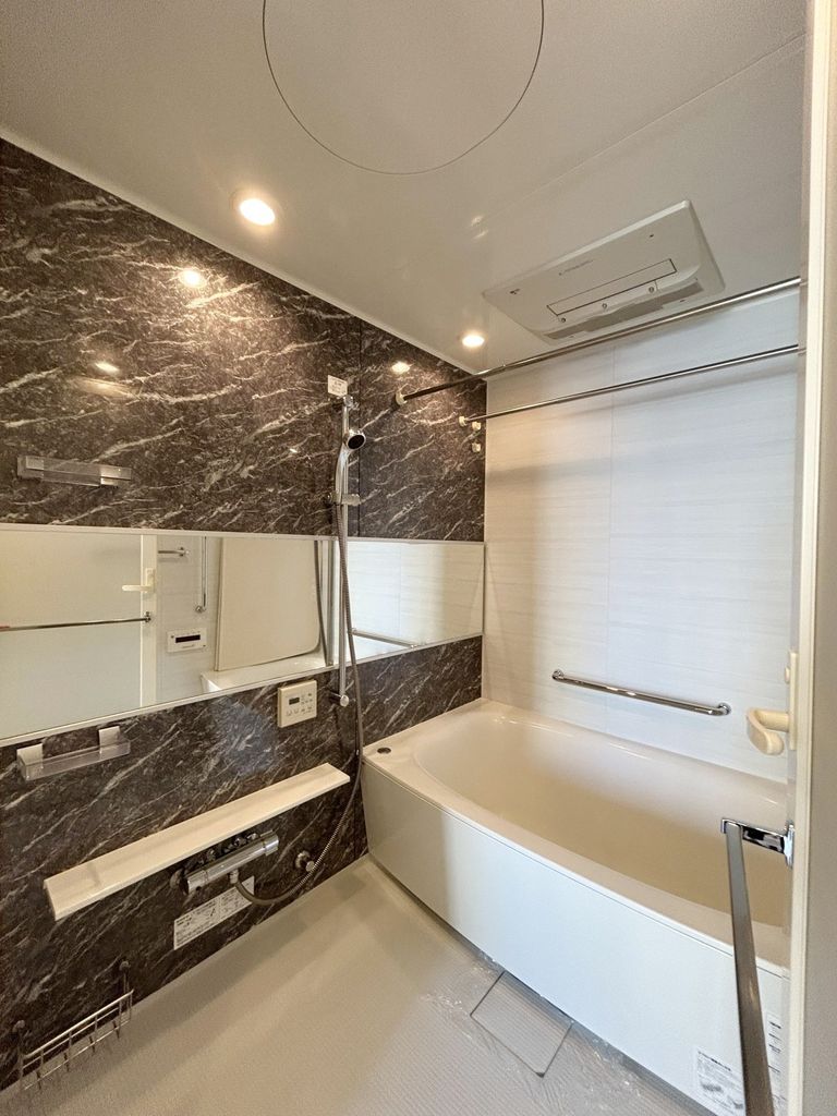 バス・シャワールーム　バスルーム