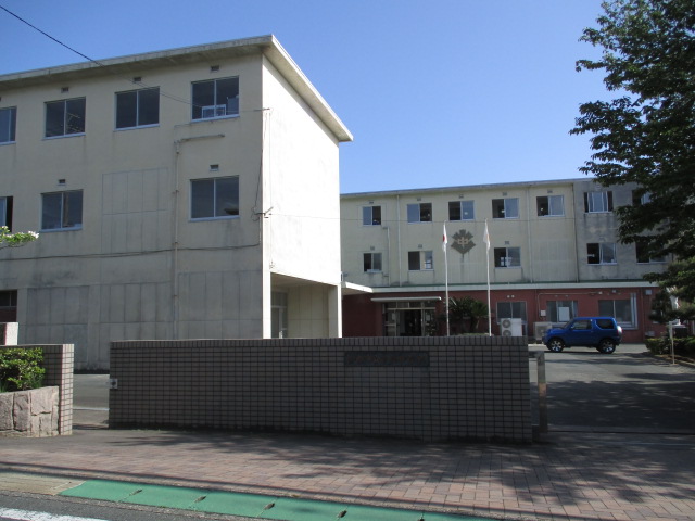 中学校　浜松市立西部中学校（中学校）まで701m