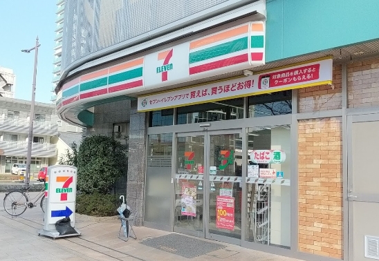 コンビニ　セブンイレブン（コンビニ）まで374m