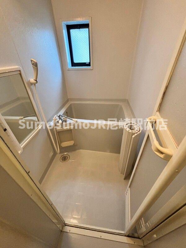 バス・シャワールーム　落ち着いた空間のお風呂です