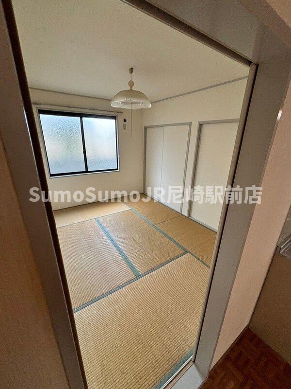 その他部屋・スペース　開放的な寝室です