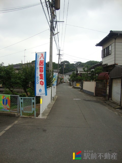 エントランス　前面道路です
