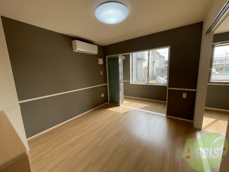 居室・リビング　１０．８帖のリビングルームから撮影しました。