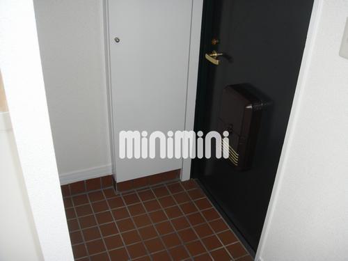 玄関　下駄箱もございます