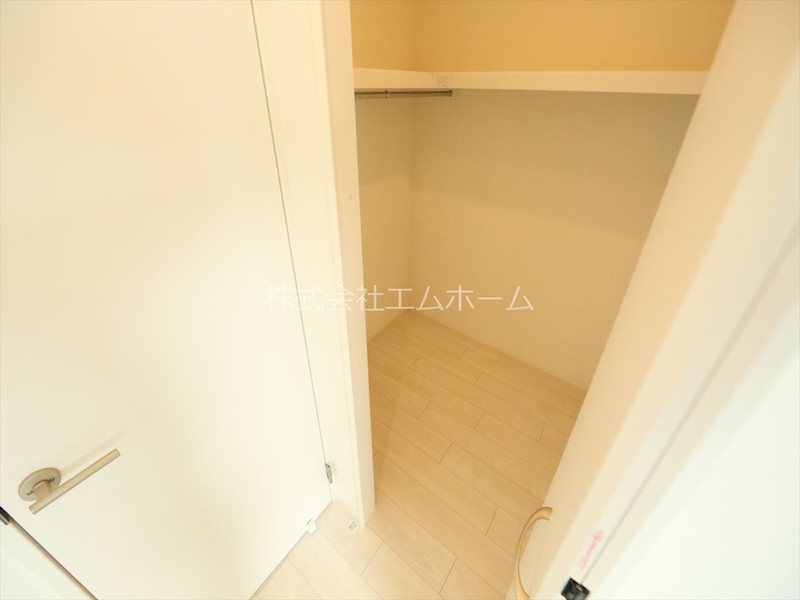 収納　ウォークインクローゼット（収納充実してます）