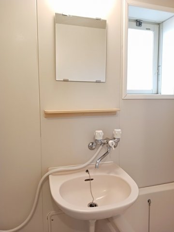 洗面設備　ゆったりとスペースのある洗面所